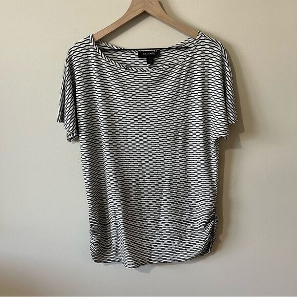 St. John Short Sleeve Top - Picture 1 of 13
